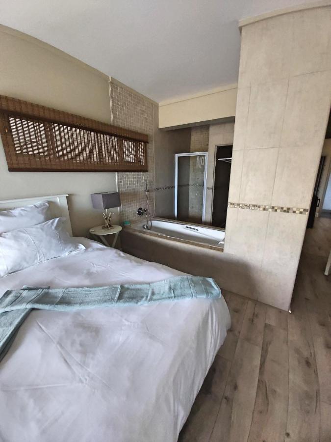 Whale Rock, Modern Beachfront Apartment Μάργκεϊτ Εξωτερικό φωτογραφία