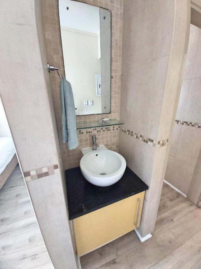 Whale Rock, Modern Beachfront Apartment Μάργκεϊτ Εξωτερικό φωτογραφία