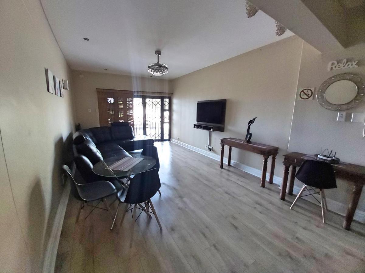 Whale Rock, Modern Beachfront Apartment Μάργκεϊτ Εξωτερικό φωτογραφία